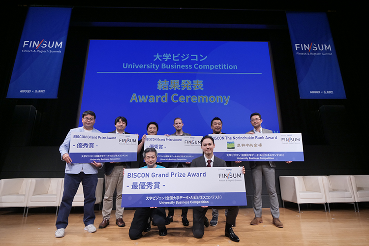 FIN/SUM2019においてスタートアップピッチ表彰式の記念集合写真